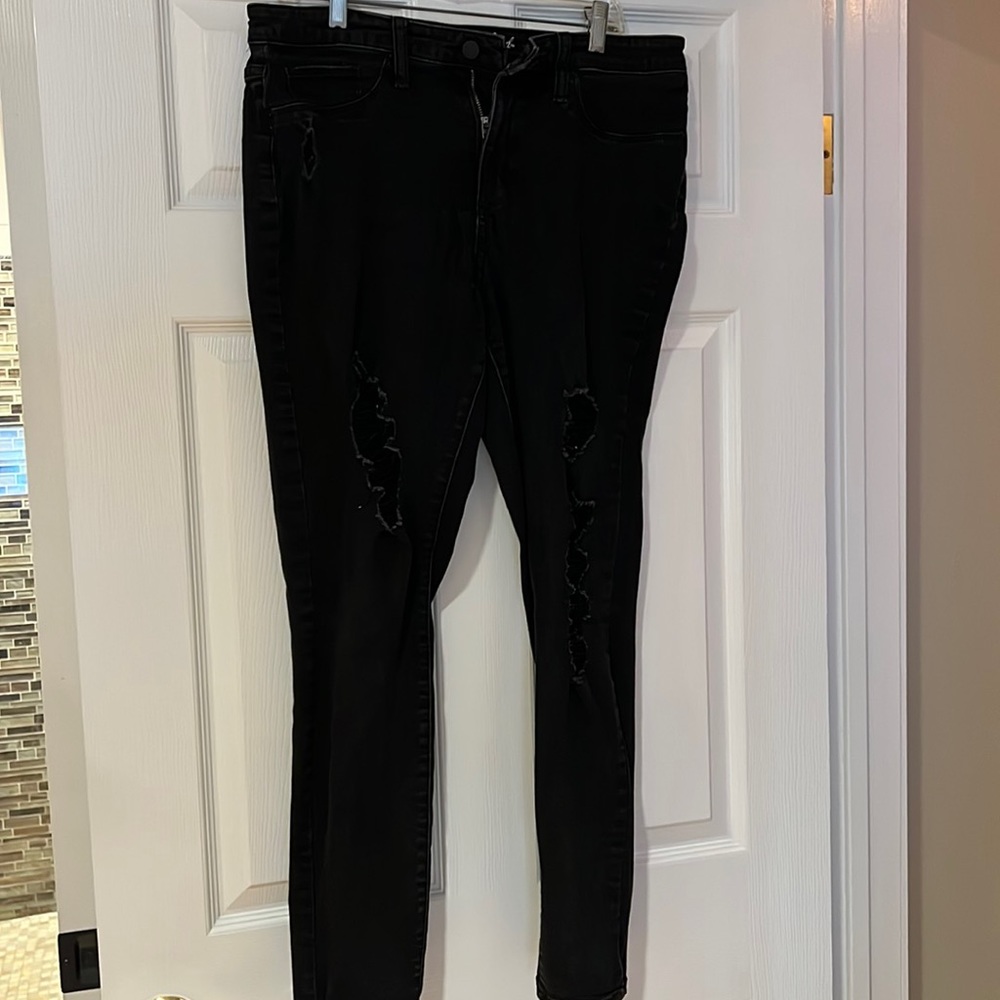 Black ripped jeggings